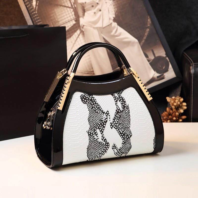 新品真皮女包2025新款时尚潮饺子包高档气质百搭蛇纹手提单肩斜挎