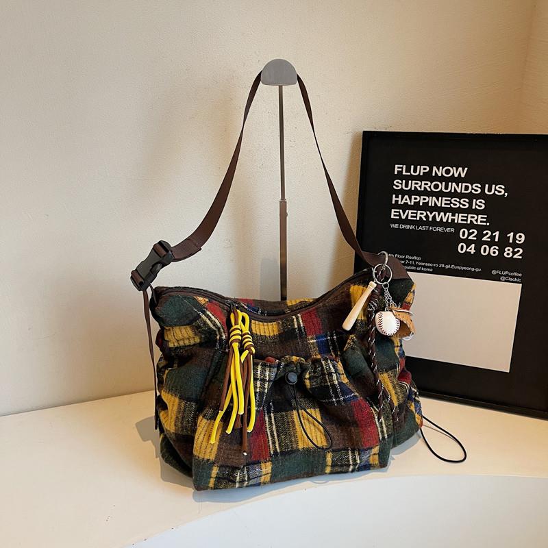 推荐2024新款秋冬复古格子