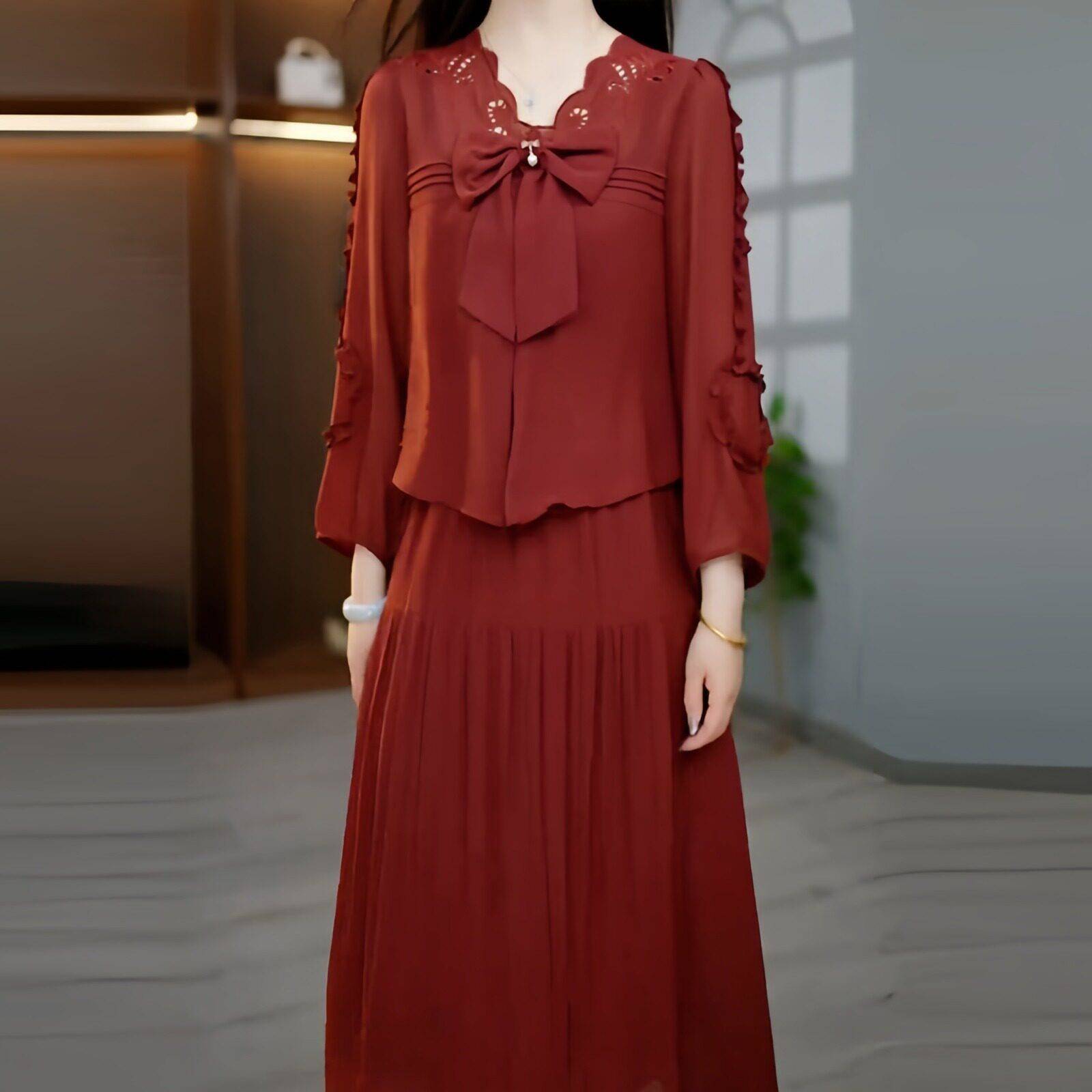 推荐喜婆婆红色连衣裙女2026年秋季新款阔太太妈妈气质显瘦假两件