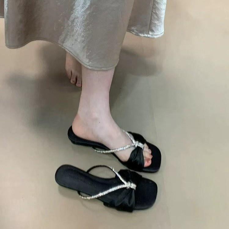 推荐低跟坡跟水钻凉拖鞋女夏外穿2026新款配裙子凉鞋高级感一字拖