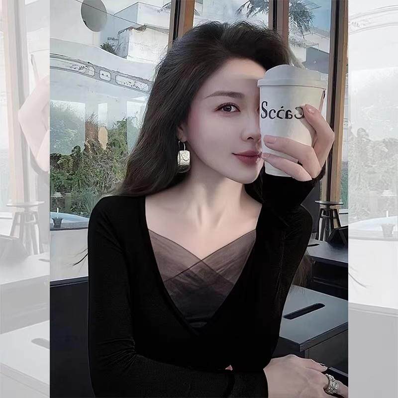 推荐春秋2026新款薄纱交叉V领黑色打底衫女设计感修身显瘦内搭长