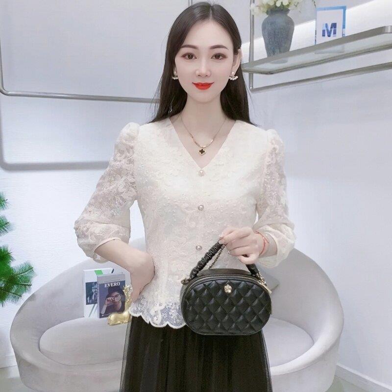 推荐法式气质V领蕾丝衫女春秋新款七分袖百搭打底衫减龄甜美洋气