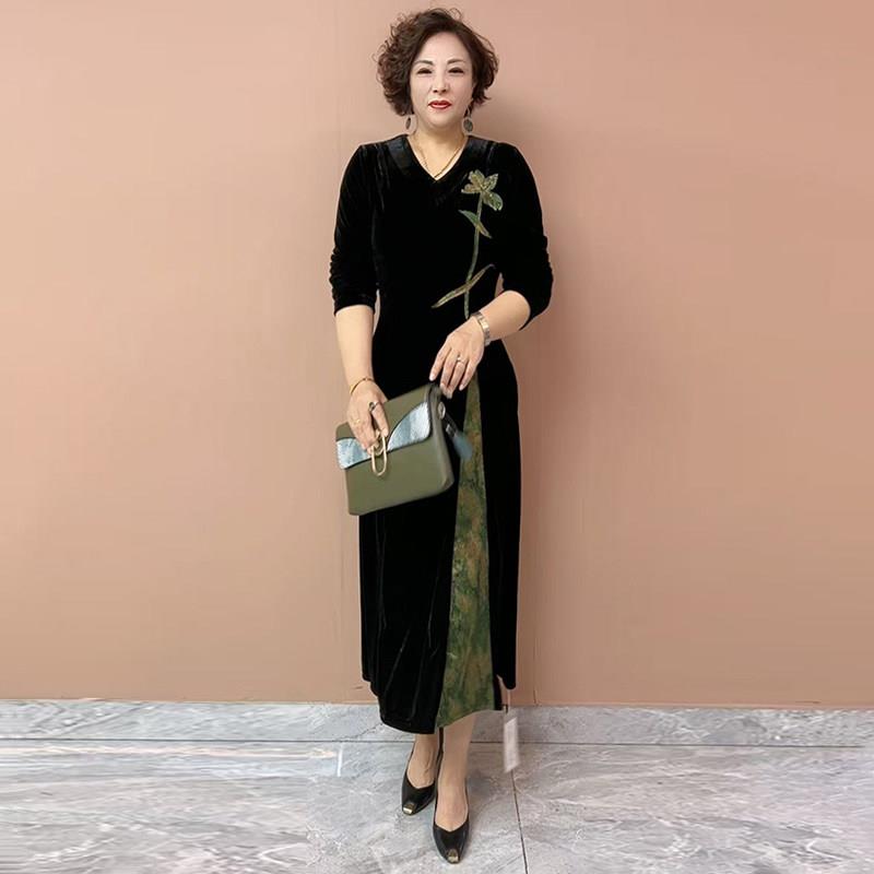 推荐2026秋季新款端庄大气新中式长裙子中年妈妈假两件大码丝绒连