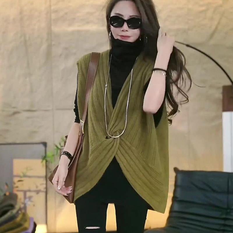 推荐春季新款女洋气设计感扭结外穿针织马甲小衫百搭纯色上衣两件