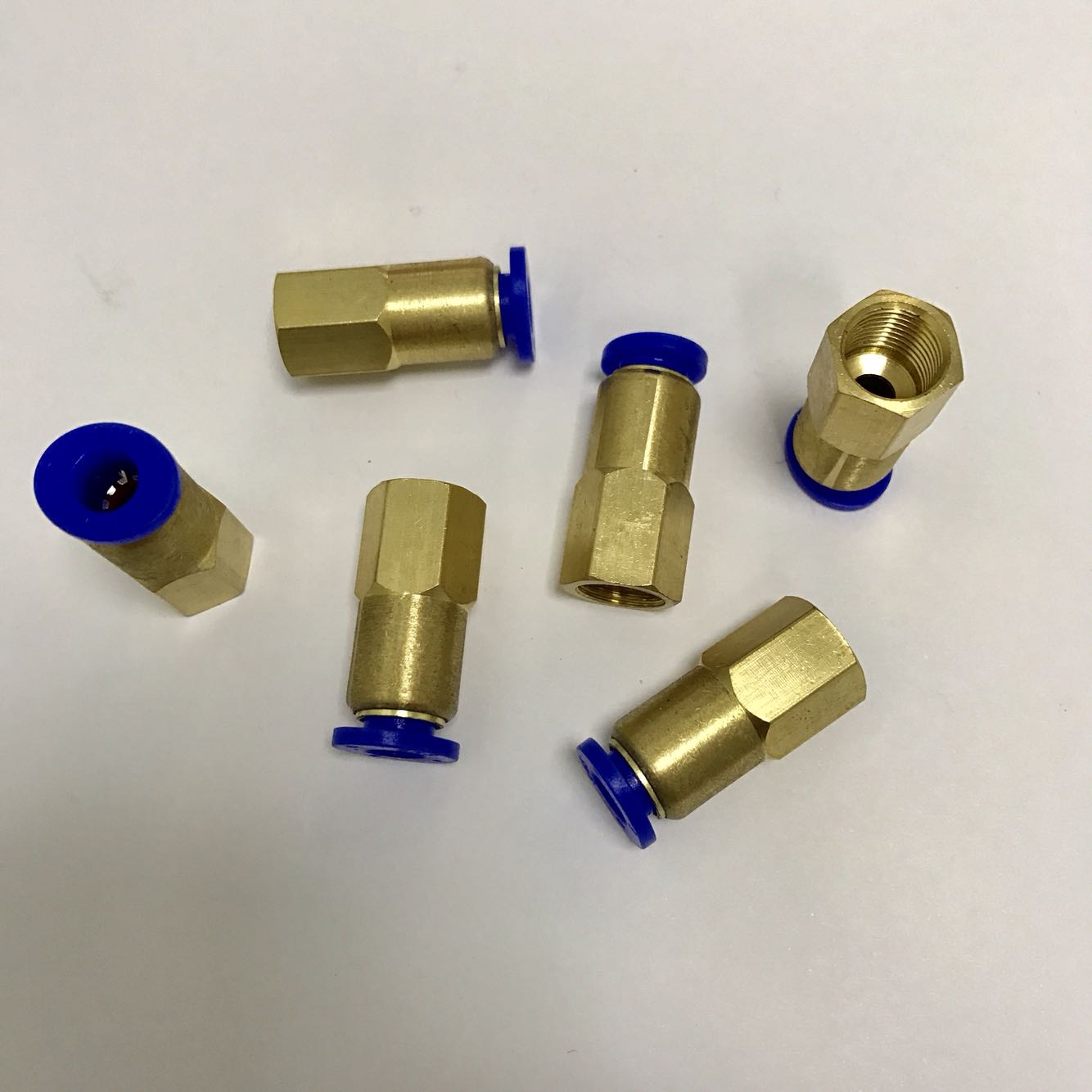 M10x1-6 内丝快插接头 内螺纹m10x1 一边接外径6mm的pu气管 1mpa