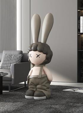 采购产品时髦的兔子娃娃，客厅地板站立的大装饰品，电视柜旁边的