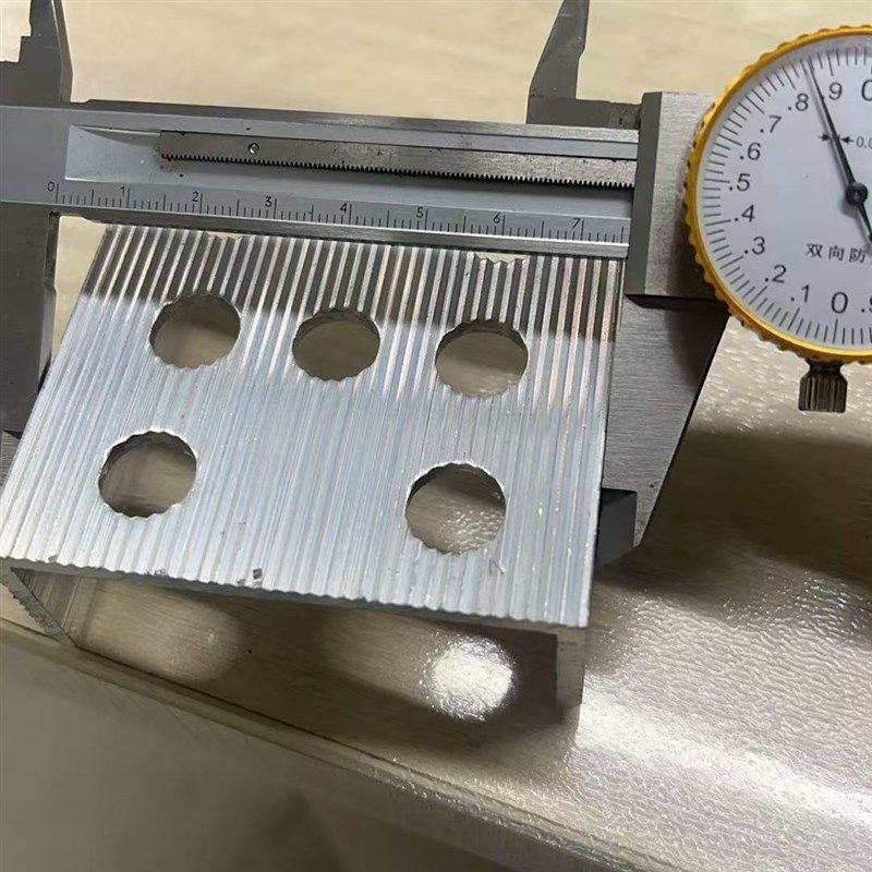 铝艺楼梯扶手底座铝扶手80大柱固定底座7孔底座V铝底座型材包邮,金属材料及制品,铝型材配件,淘宝优惠券,粉丝福利购,淘宝优惠卷