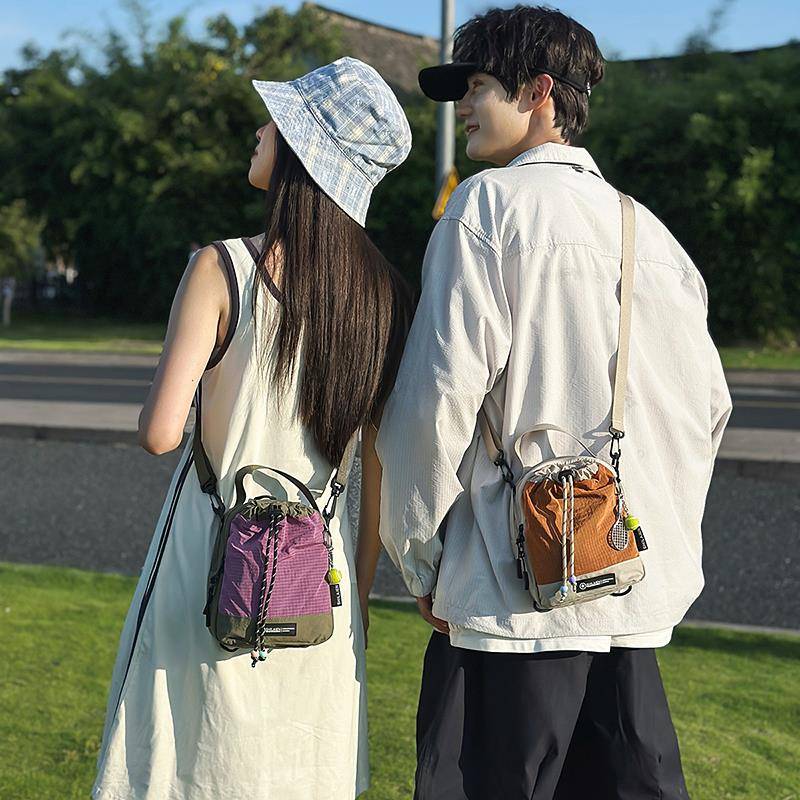 2025新款儿童多巴胺撞色水壶收纳包可单肩斜挎双肩多功能迷你小包