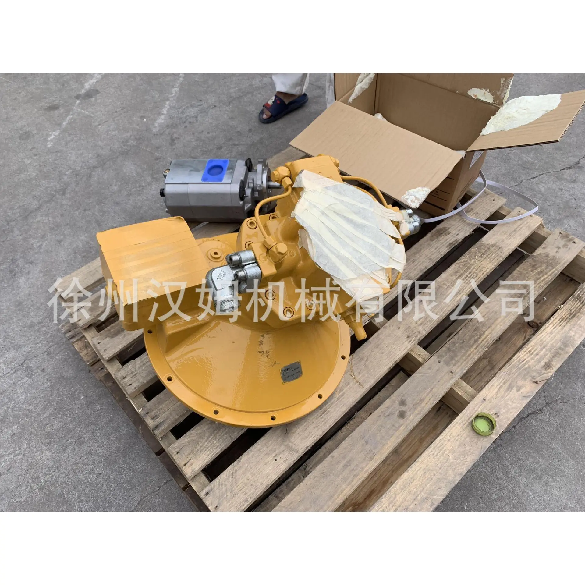 履带吊50吨主油泵 配件重型机械厂配件803000205