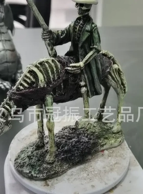 万圣节骷髅马拿枪装饰品摆件创意万圣节摆件长枪骷髅马设计