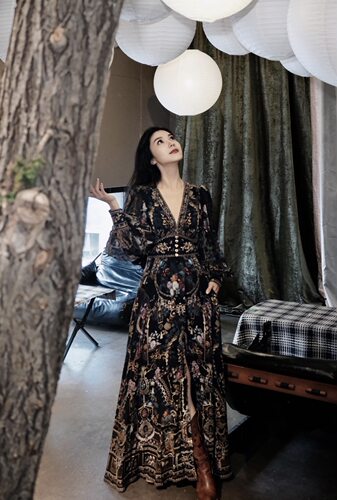 卡米拉黑色印花度假仙女连衣裙