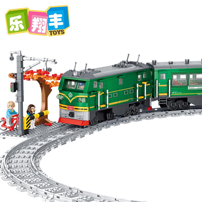 儿童益智拼装城市复古绿皮火车积木仿真电动轨道列车模型玩具