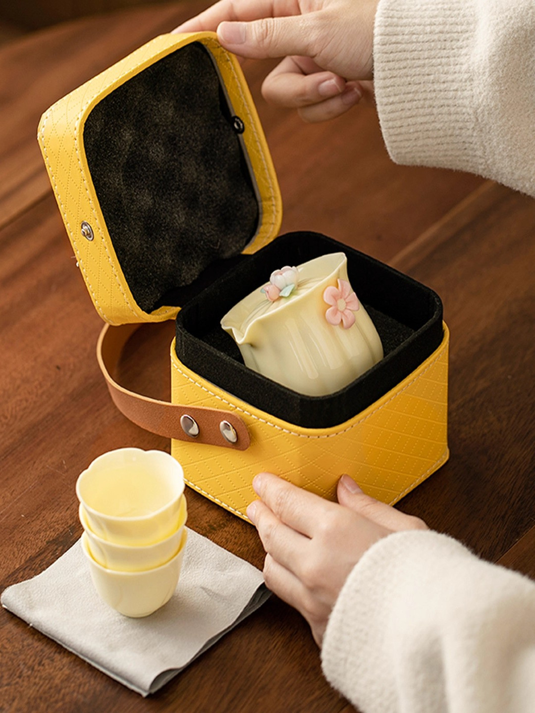 羊脂玉瓷旅行茶杯茶具轻便陶瓷快客杯便携式户外旅游功夫泡茶茶具