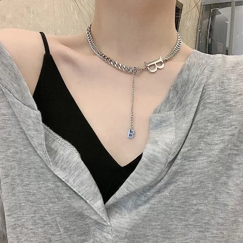 设计感b字母项链女ins嘻哈高级感颈链轻奢小众钛钢锁骨链装饰配饰
