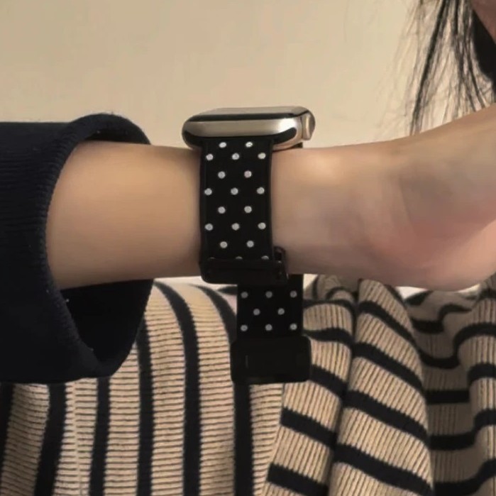 适用于iWatchS12新款华为FIT5韩系波点尼龙编织磁吸表带苹果S11AppleWatchS10s98se3通用FIT4创意Ultra高级感
