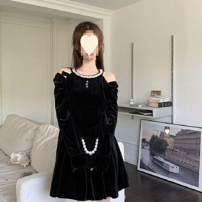 法式赫本风露肩丝绒小黑裙女秋冬宫廷风小个子氛围感裙子