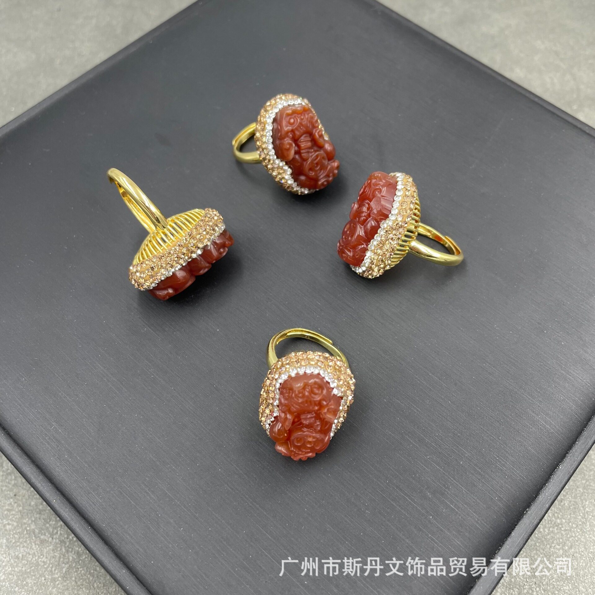 天然红玛瑙玉髓貔貅陶泥镶捷克钻首饰活口戒指 18K真金电镀保色天