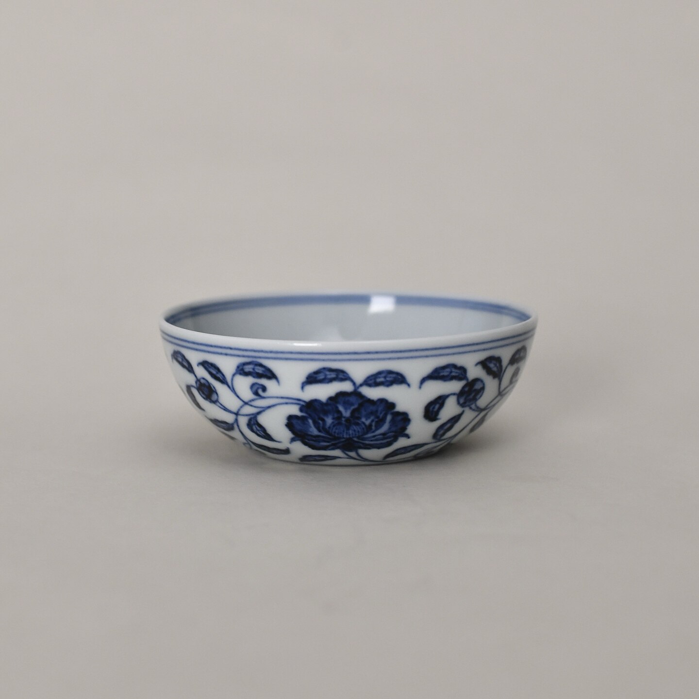 春风祥玉青花缠枝茶花小卧足杯图片