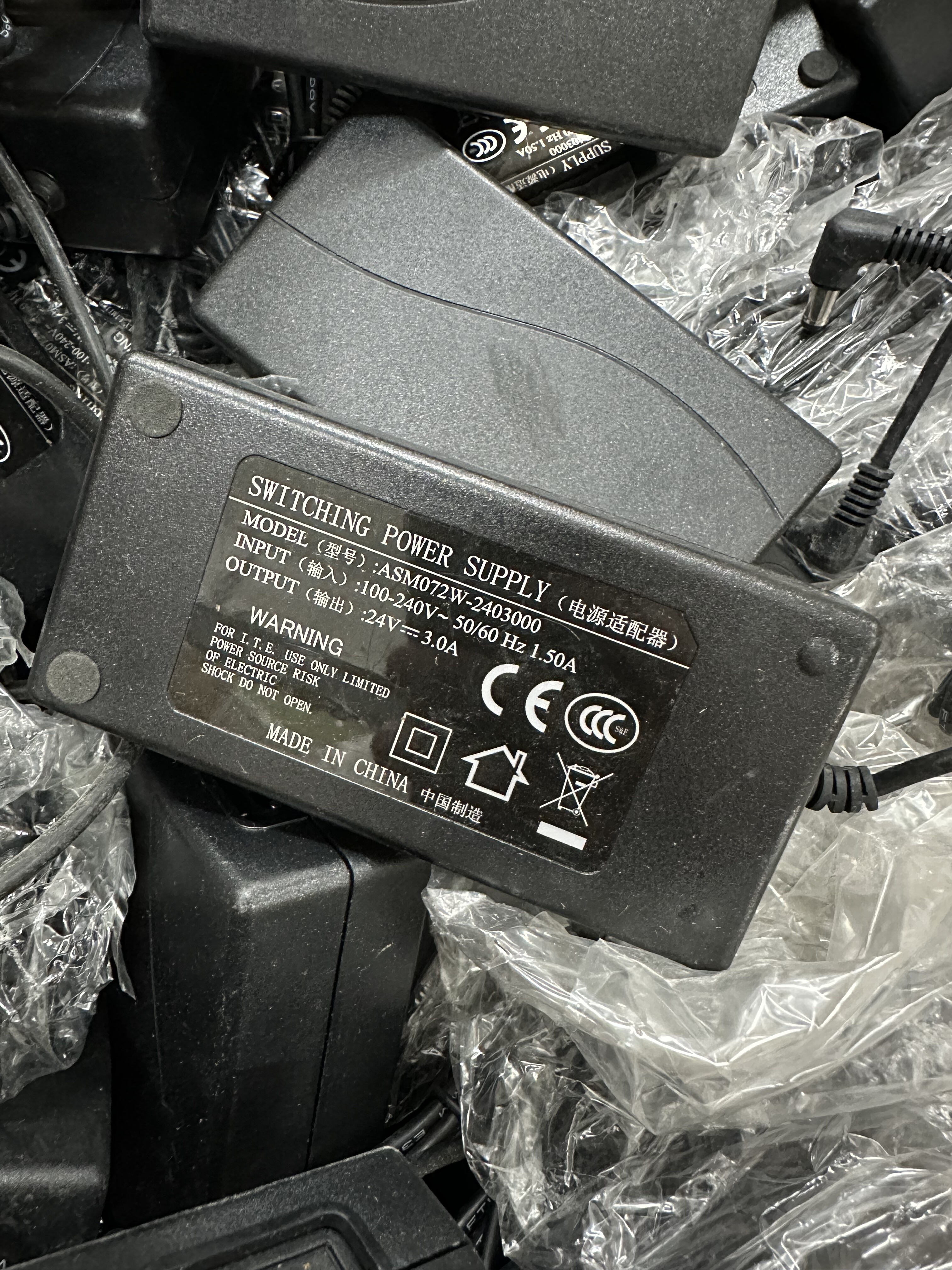 库存99新 24v3a电源适配器