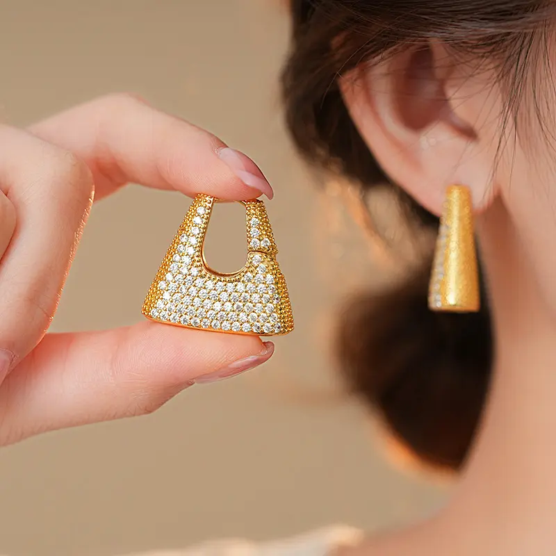 时尚潮流锆石包耳环个性小众设计耳扣轻奢高级感耳饰女