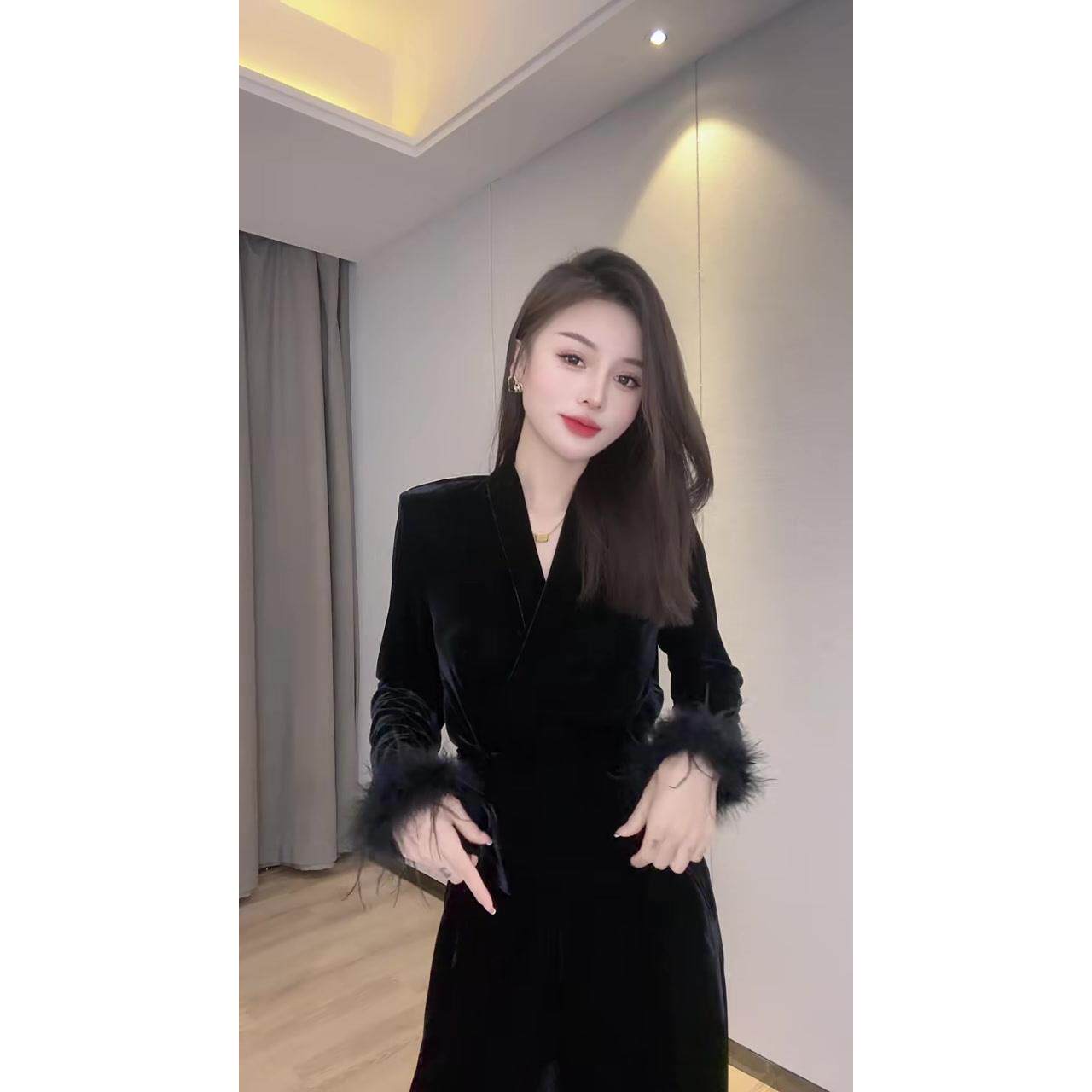 好货网红爆款时尚洋气金丝绒套装女秋季v领拼接羽毛收腰显瘦小衫