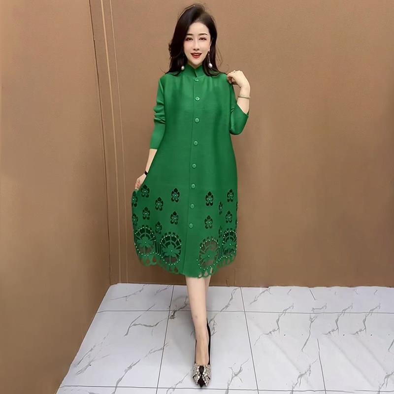 好货三宅风褶皱连衣裙女2026春装新款时尚气质妈妈宽松显瘦减龄长