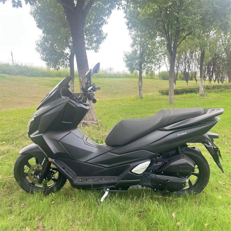 国四150电喷踏板摩托车