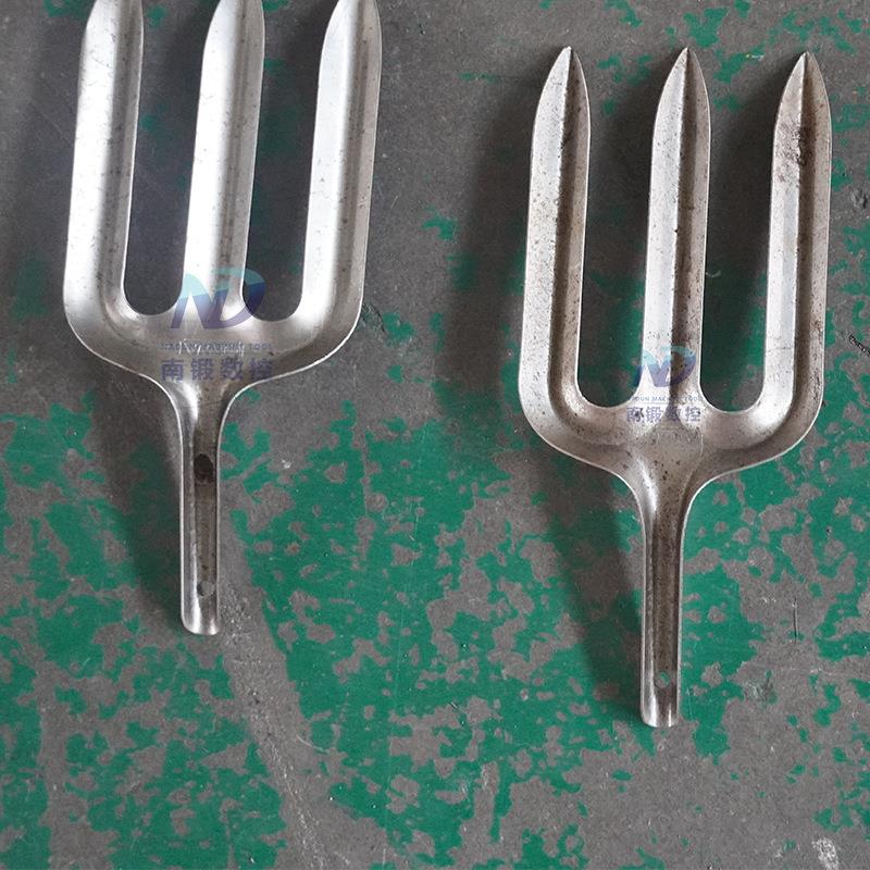 315吨四柱液压机铁锨铁叉落料成型油压机农具压制成型压力机