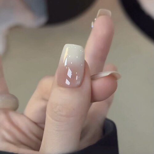 COLORHER杏仁色渐变短款穿戴甲