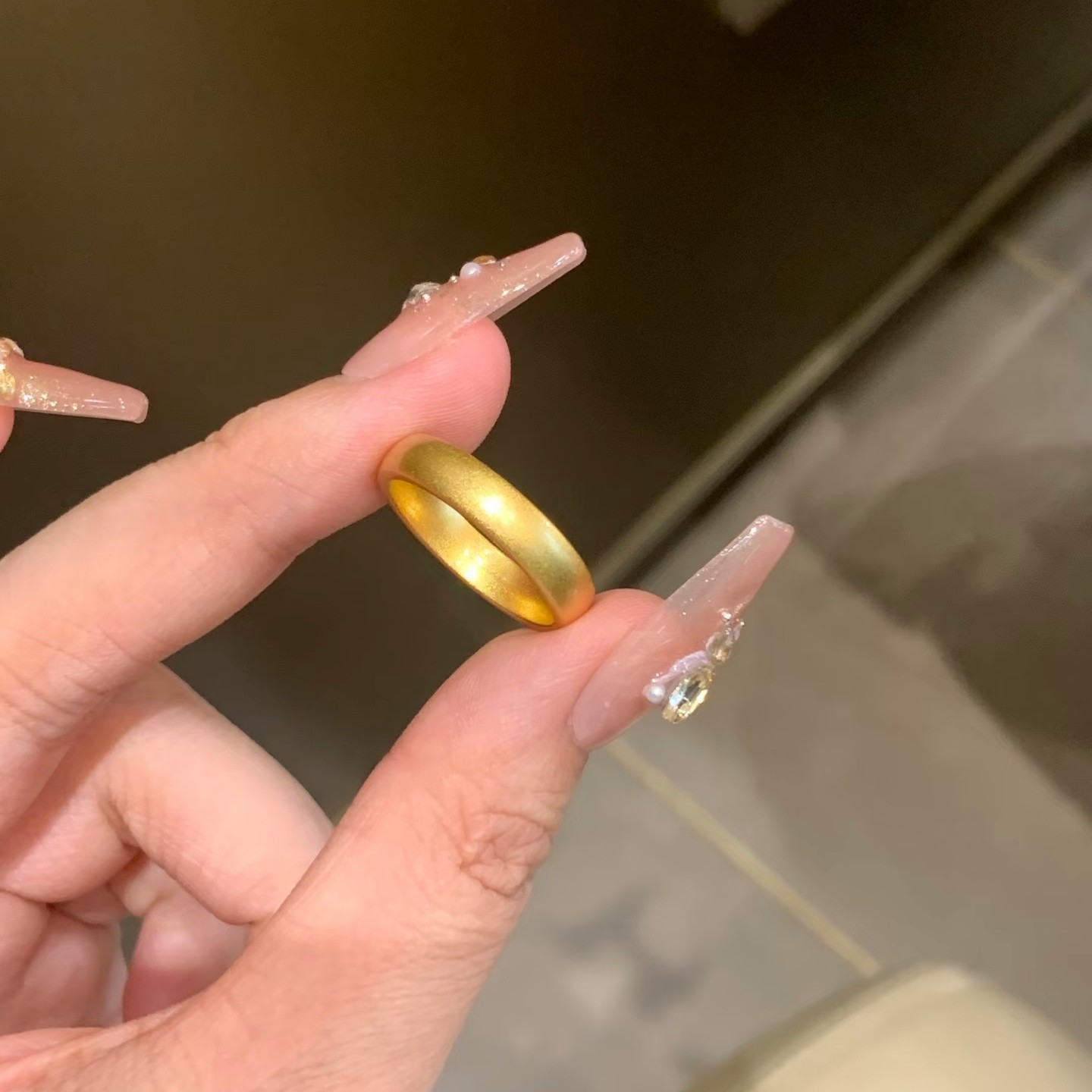 卡纯诗金店同款沙金古法素圈泥鳅背实心闭口戒指光圈指环情侣对戒