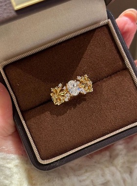 卡纯诗轻奢鸢尾花镶钻戒指女高级叠戴可调节指环黄金色沙金仿真金