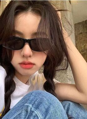 小框嫩粉色字母太阳镜2025新款欧美风in网红墨镜朋克潮太阳眼镜