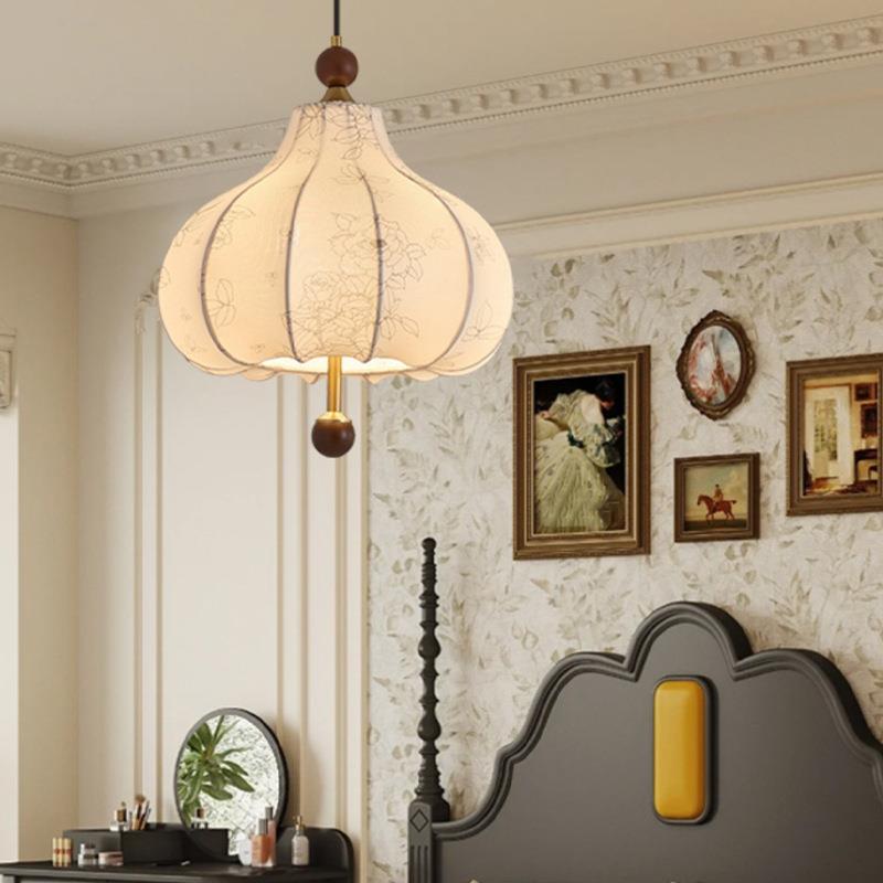 法式中古餐厅灯布艺吊灯复古南洋风花纹实木卧室衣帽间吧台栗子灯
