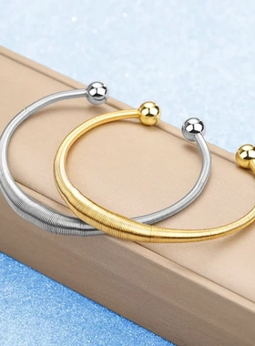 气质网红个性钛钢手镯高级小众牛角弹簧扭线字型不锈钢女