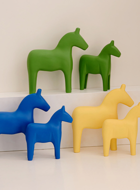 圣斐罗北欧风极简风木马摇马雕刻家居装饰摆件木质工艺品彩绘