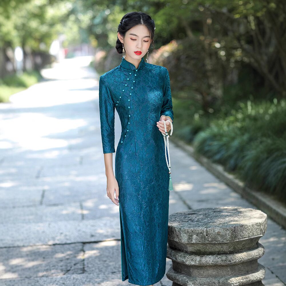 2026新款长款复古民族风旗袍改良版连衣裙女斜襟钉珠中袖蕾丝旗袍