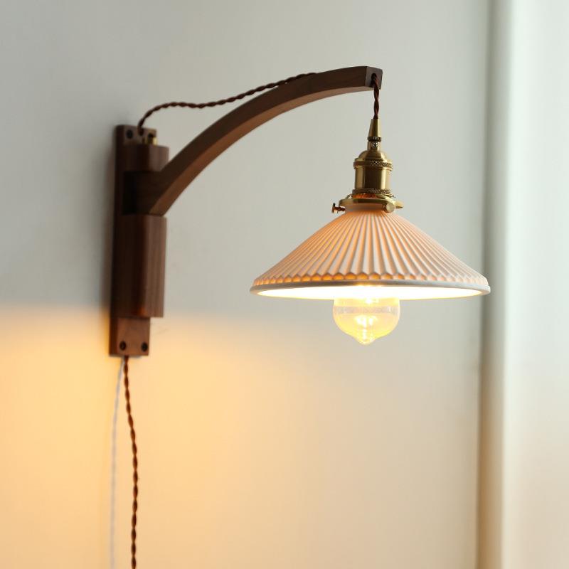 法式折叠壁灯侘寂风氛围床头卧室书房原木风旋转插座式民宿墙壁灯