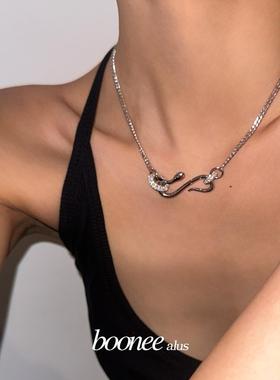 Boonee alus莫比乌斯环小众潮圆环灵蛇项链情侣简约锁骨颈链时尚