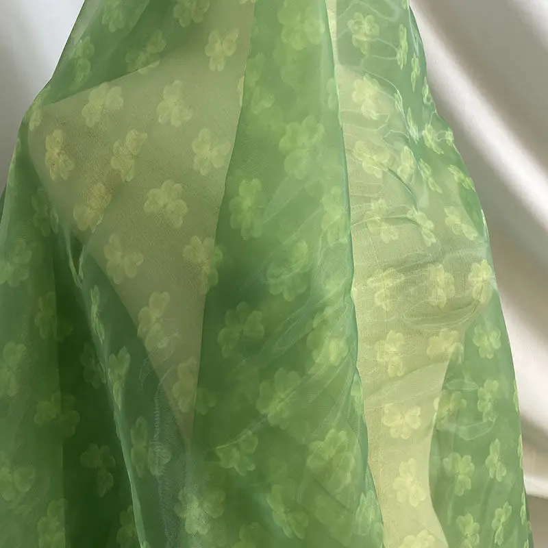 森系草绿色印花抗皱水光欧根纱轻薄飘逸文艺设计师裙子面料