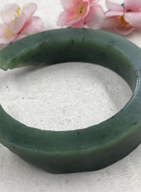 新疆和田玉碧玉菠菜绿手镯边角料月牙下 脚料DIY半镯包邮70克ta