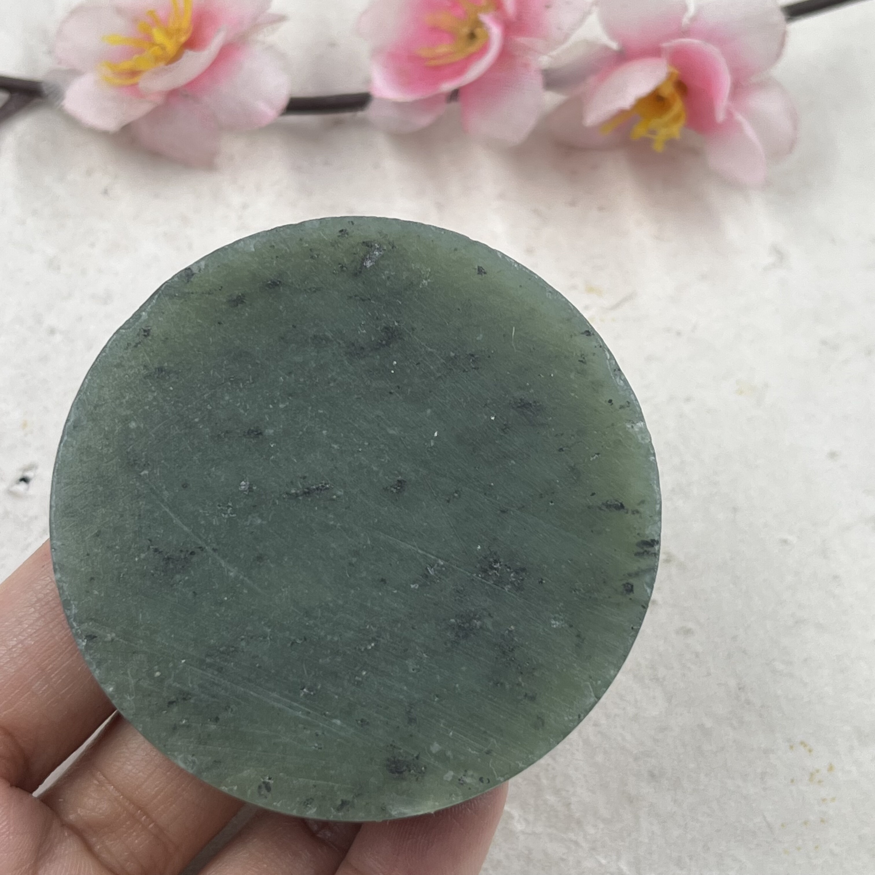 新疆和田玉点墨青花手镯芯牌子边角料圆牌下脚料玉石料包邮82克ta