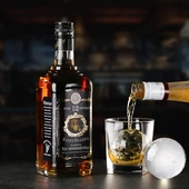 硅胶冰球模具大号圆形带盖冰格创意制冰冰块塑料模型