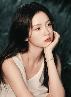 周也同款珍珠手链女轻奢小众精致2024新款彩色叠戴手串饰品高级感