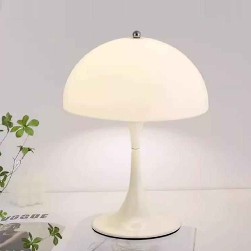 北欧简约丹麦卧室台灯现代创意样板间设计师书桌客厅轻奢装饰灯具