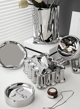 孟菲斯时尚轻奢电镀银色陶瓷花瓶摆件收纳杯酒架桌面花器ins新款