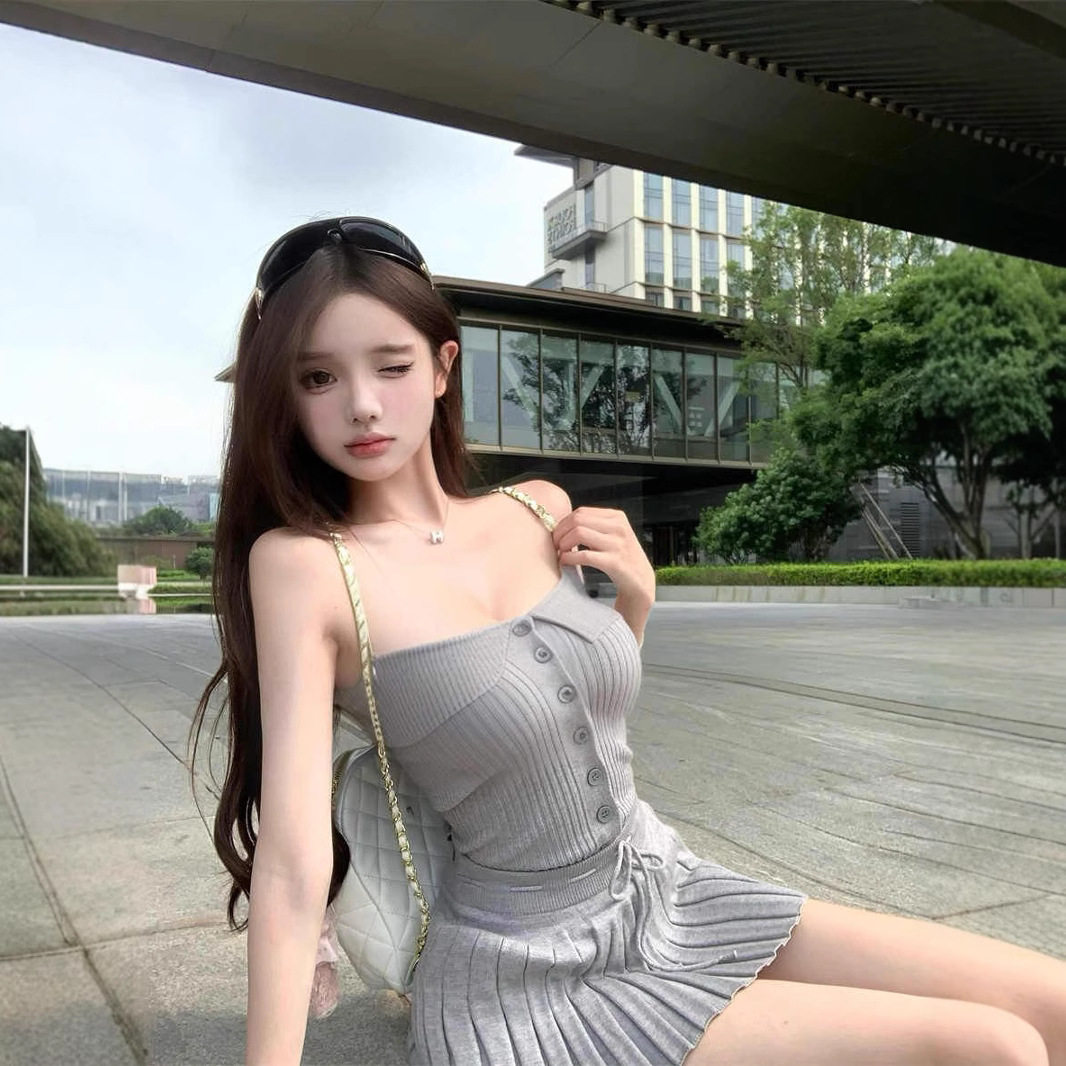 纯欲风灰色美背针织抹胸背心女夏季休闲套装百褶半身裙短裙两件套