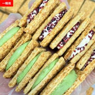 网红食品方块酥500咸蛋黄酥酥饼肉松牛轧酥夹心抹茶零食糕点