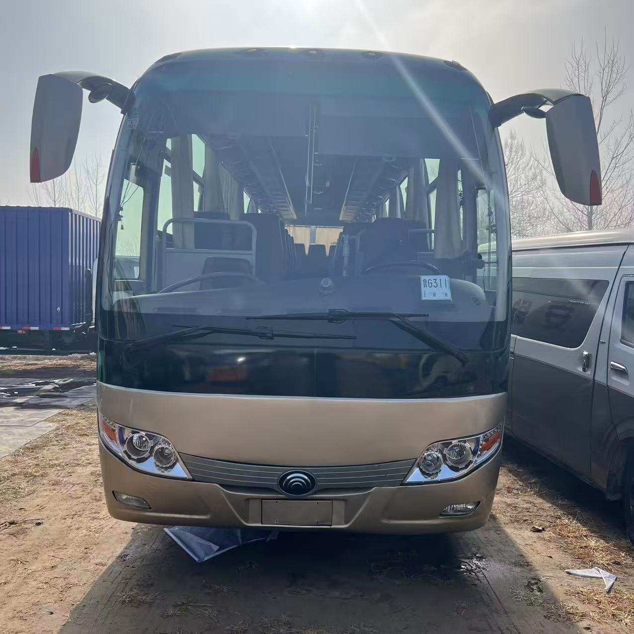 宇通大客车出口大型长途旅游大客车燃油版58座大巴车