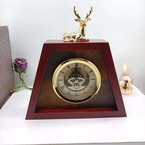 简约金属鹿头时钟摆台，新中式样板房摆台时钟