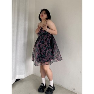 小胖噔 短款防晒外套女夏季胖mm度假显瘦微胖大码碎花吊带连衣裙